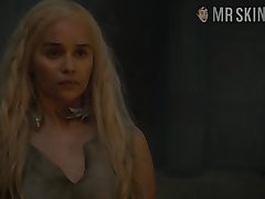 Attractive blondie Emilia Clarke never minds flashing say no to sexy nude body